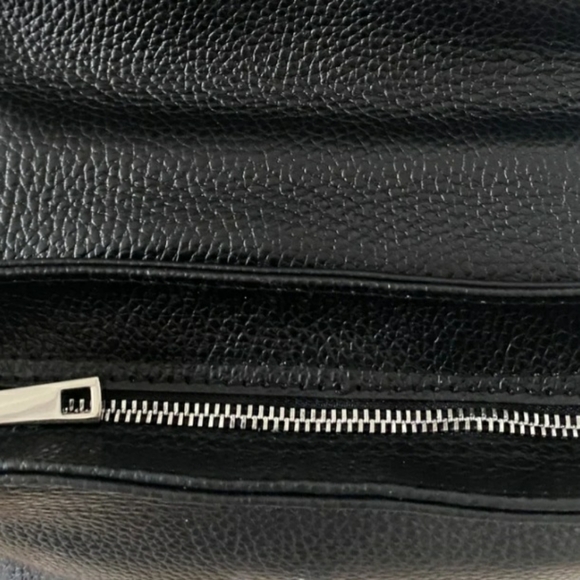 BLACK TURN LOCK HANDBAG 👜 - Picture 5 of 5
